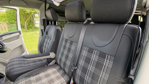 Sylvie – Wonderful VW T6 Camper with Poptop and Newly Fitted Interior!