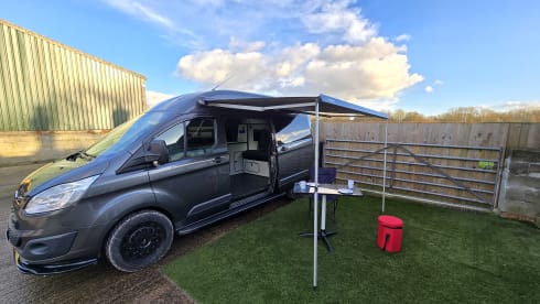 Big grey – 2 berth Ford Transit Custom campervan *HOT water + shower point* RIB Bed