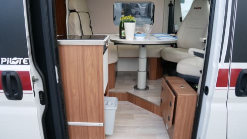 Pilote 6.40 meters, transverse bed, sleeping lifting roof!!