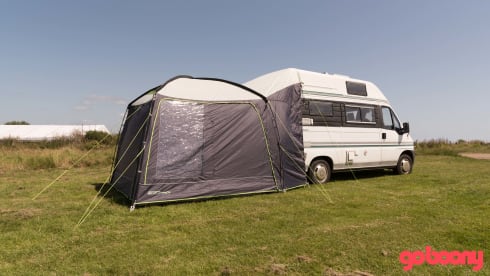 TARDIS – Lasy Daizy. Insurance included.