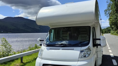 Zaneta –  Family Fiat New Life 6berth/6 belt Motorhome Hire
