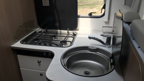Modern luxury semi-intergraal Camper 4 persons