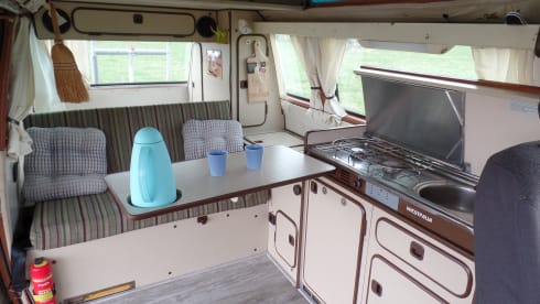 Choco! – Chocolate! Retro holiday bus for the ultimate road trip!