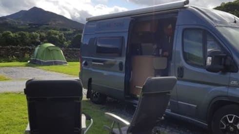 Skippy – Beautiful, sturdy luxury full bus camper.