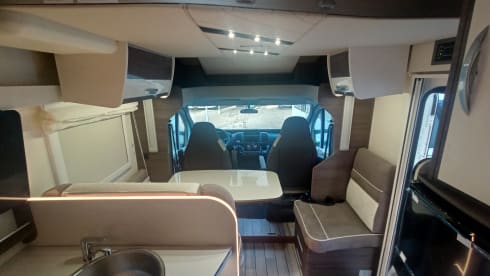 Sasha – New McLouis 4/5 people, semi-integrated 2023