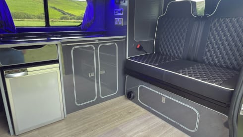 Viv – Vauxhall Vivaro 4 Berth Pop Top