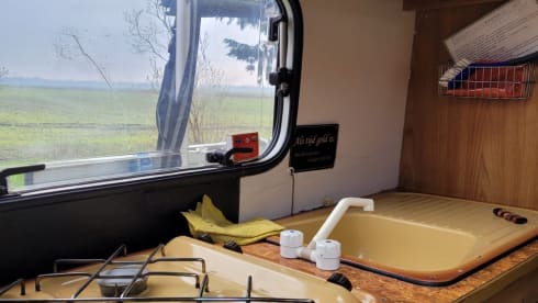 Gezellige oude dame  – Cozy family camper