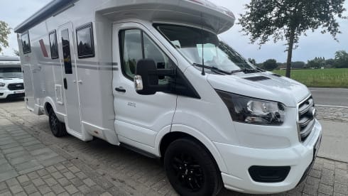 Loft On Wheels 2.0 – Brand new automatic camper 5 people