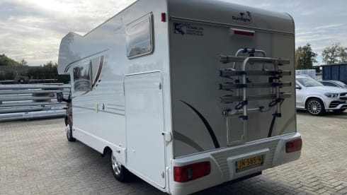 Family camper with bunk bed, 6 persons - Sunlight Alcove from 2009