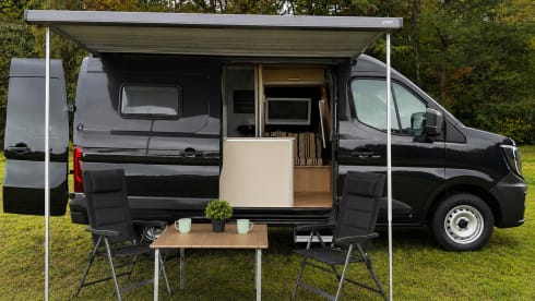 Houseonwheels Black edition – Renault Master campervan 25 novembre 4000 km bagno con doccia/WC riscaldatore ausiliario.