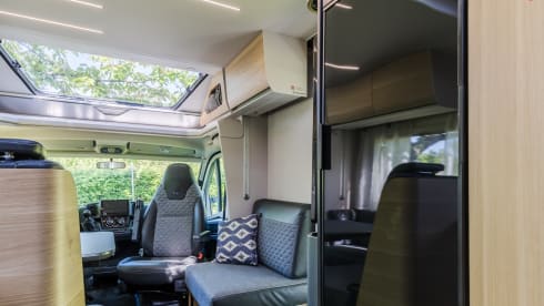 SL670 – 4p Adria Mobil semi-integrated uit 2024