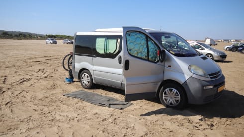 Viv – Handy and complete bus camper