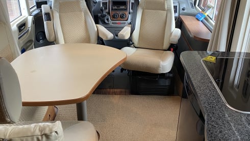 Luxury Hymer integral 4 pers. camper
