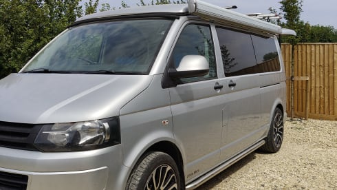 Ellice Mary – Camper Volkswagen a 4 posti letto del 2013
