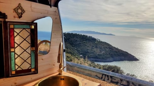 Miss Vanjie – Oriental Gypsy Wagon: Luxury Meets Adventure in Our Off-Grid Camper!