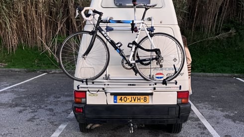 Betty de Bus – 4p Volkswagen campervan uit 1996