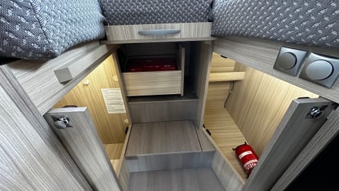 Bob – 3p Adria Mobil semi-integrated uit 2023