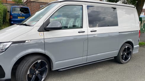 Fin – 4 berth 2020 Volkswagen T6.1 campervan with pop top 