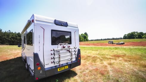 Roscoe – Luxury motorhome - sleeps 6 - Includes Insurance