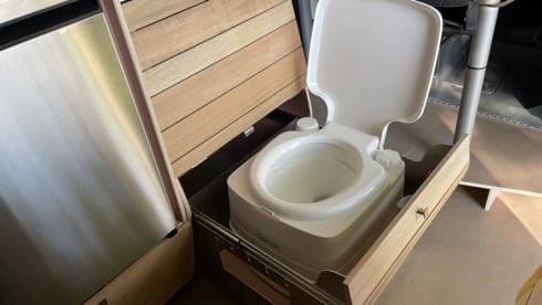 Roze Roadtripper – Camping-car bus modulable pour 4 personnes 