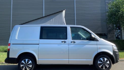 2p Volkswagen campervan uit 2015