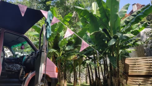 Roze Volkswagen T4 buscamper - 2 personen