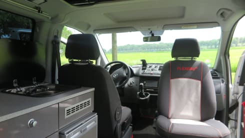 Vito camper – Camper van for 2 person with solar panels