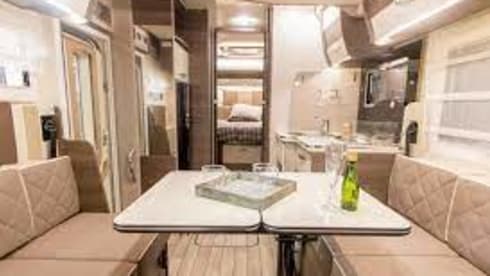 As good as new MC Louis 481 Semi-integrated for rent