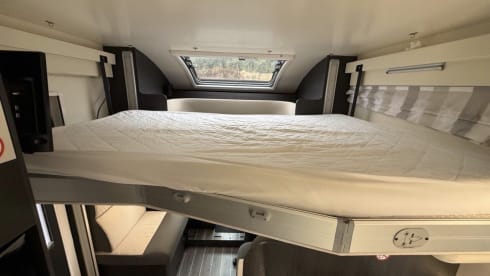 Charlie – High-Spec 5 berth Roller Team Motorhome - Free Wifi & Insurance - 2024