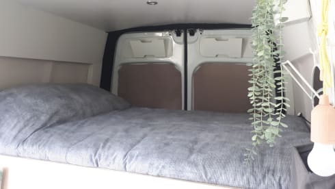 Atmospheric modern bus camper (3 pers)