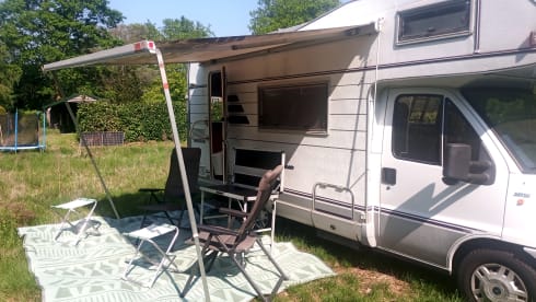 Fietsvakantie – 4-person Hymer with 2 E-Bikes