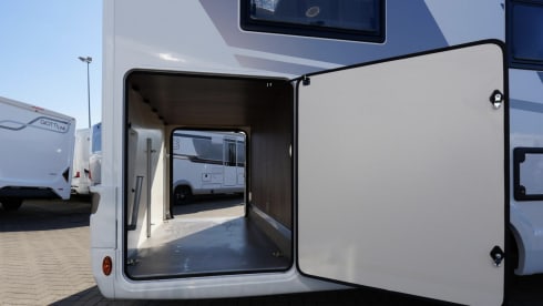 Brand new Ford McLouis Carat 473 Automatic | 2025 | 5 persons