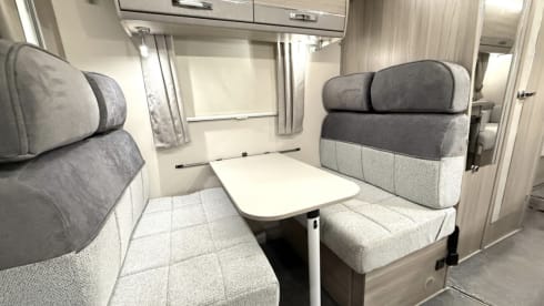 Sunset Bloom 🌅🌸 – Sunset Bloom 🌅🌺 un magnifique camping-car 6 places pour le plaisir et l'aventure