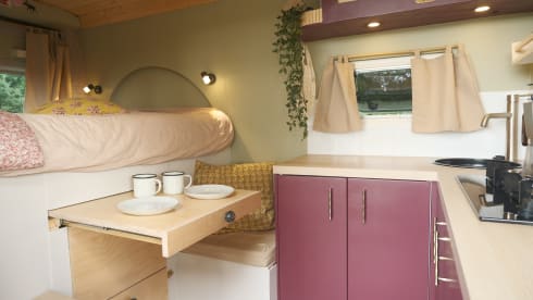 Camper Moos – Atmospheric, completely off-grid self-build camper van 