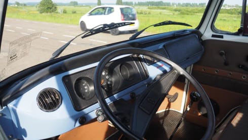 Eddie – 2p Volkswagen campervan from 1984