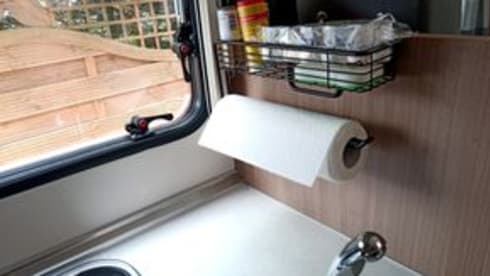 Sunliner – Semi-integrated with queen bed / 3.5 to / AHK 2000 kg