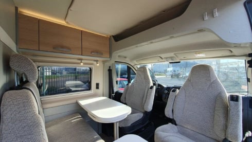 De Grijze XL – Hymer Bus Camper. 4 pers. Automatic 2020