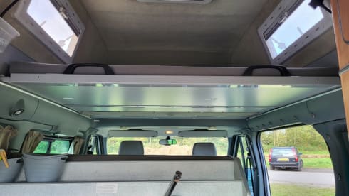 Nuggie – 4-5 seater 2008 Ford Nugget with high roof 