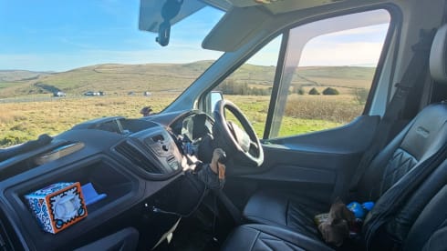Milo – Spacious Off-Grid Campervan