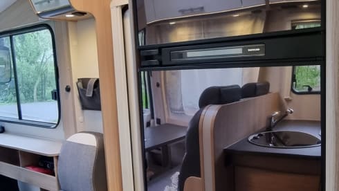 Ruime integraalcamper, van alle gemakken voorzien!  – 4 person Sunlight integral camper from 2019