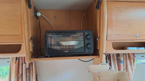4p Chausson semi-integrated uit 1999
