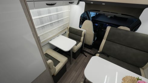  Ford Glamys 322 (Model 2025) for 6 persons