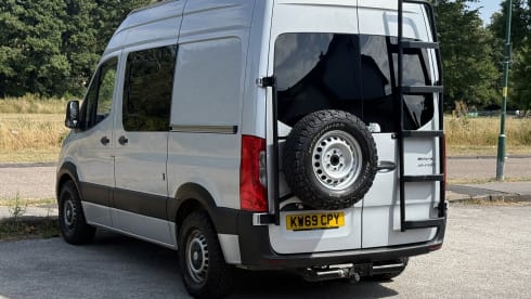 The North Mate – 3-persoons Mercedes-Benz campervan uit 2019