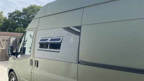 Sparrow's nest – All season Off grid campervan with full length double bed  *Pet friendly*