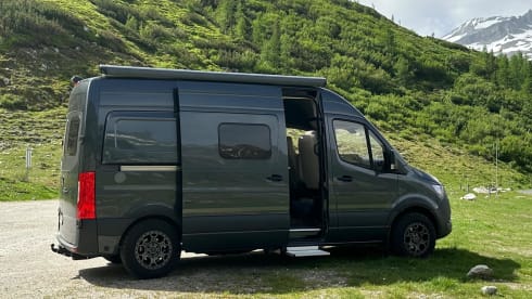 Adventurous Mercedes-Benz Hymer campervan 2p