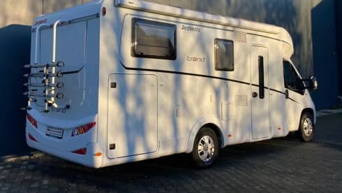 Roxi – Dethleffs Semi-integrated 4p from 2021 (Very nice and complete)
