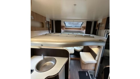 Our cozy home on wheels – 4p McLouis Sovereign semi-integrated from 2022