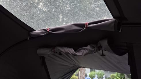 Tesla Model Y with iKamper x-cover 2.0