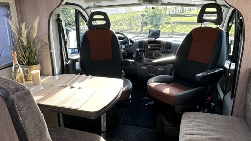 Piloot – Pilote camper - a big people camper! fully furnished!
