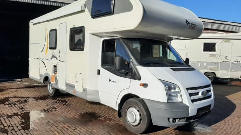 Bennie – Benimar Alcove camper - 5 persons - family camper 